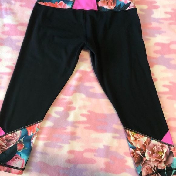 Lululemon Embody Crops - Picture 5 of 11